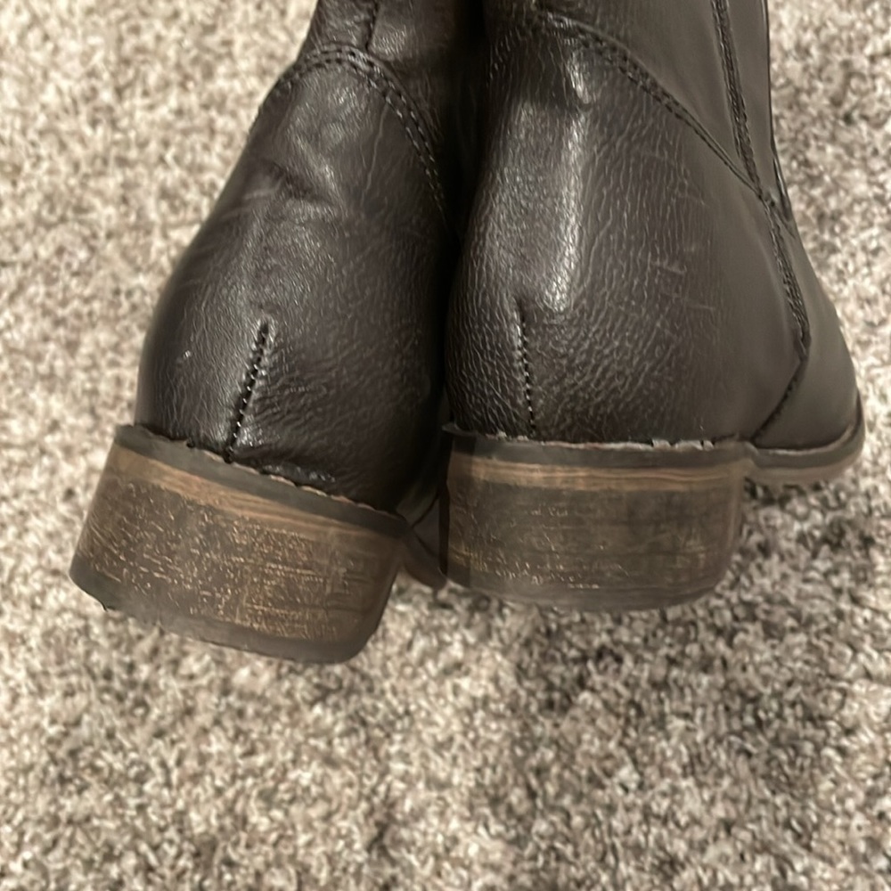 Breckelle's RIDER-18 Knee High Stacked Heel Basic Riding Boot.  Size 6.5. - Picture 5 of 6